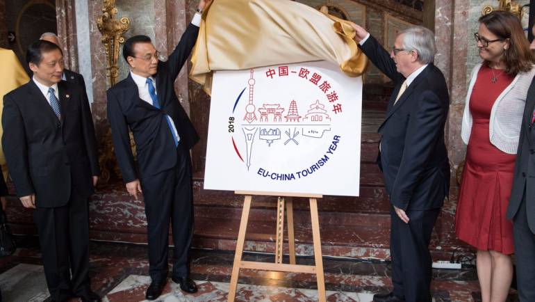 2018 EU-China Tourism Year Logo Unveiled by Li Keqiang and Jean- Claude Juncker